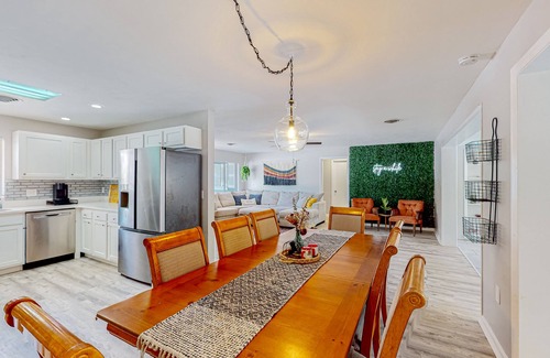 Winter Haven Casa | Palm Frond Place | House in Winter Haven with a game room, pool, and in-home gym