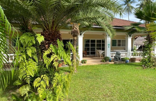Phongprasan Casa | Palm Gardens Resort, Bang Saphan