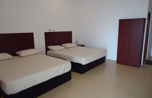 Pottuvil Division 2 Hotel | Palm Grove Holiday Inn