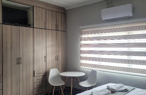 Zeerust Casa | Palm Guesthouse