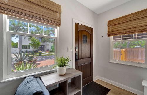 Arlington Park Casa | Palm Haven Heated pool and patio near downtown