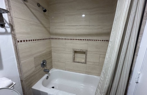 La Sierra Hotel | Palm Inn Hotel near Tyler Mall Riverside