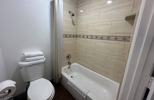 La Sierra Hotel | Palm Inn Hotel near Tyler Mall Riverside