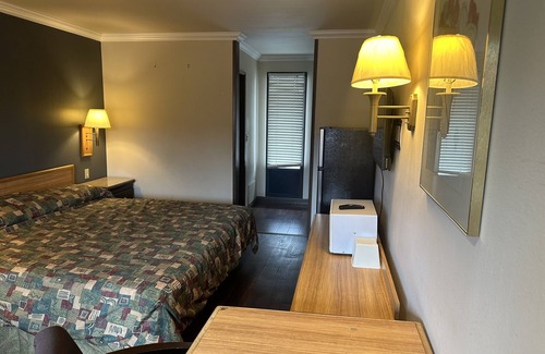 La Sierra Hotel | Palm Inn Hotel near Tyler Mall Riverside