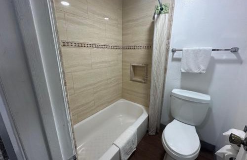 La Sierra Hotel | Palm Inn Hotel near Tyler Mall Riverside