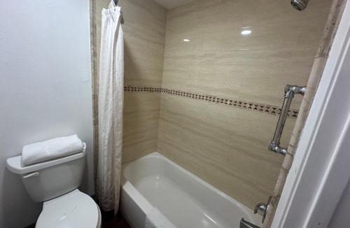 La Sierra Hotel | Palm Inn Hotel near Tyler Mall Riverside