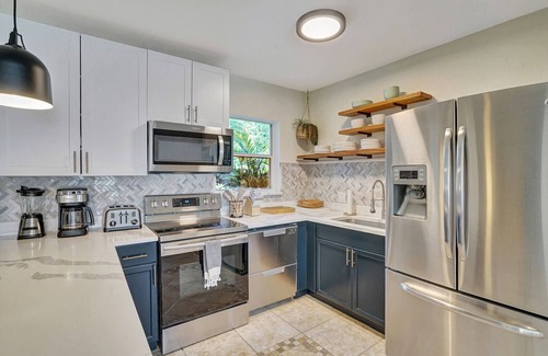 Country Club Park Casa | Palm Jungle House
