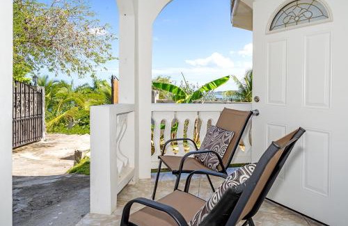 Reading Casa | Palm Leaf Cottage