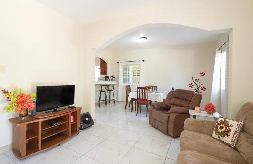 Reading Casa | Palm Leaf Cottage