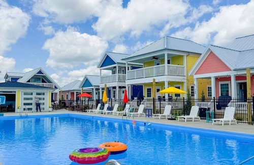 Celina Cabaña | Palm Palace: 3 bed/2.5 bath Lakeside Cottage w/ King Beds & Game Room!