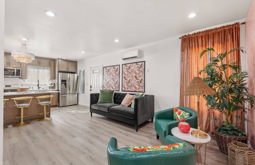 Downey Casa | Palm Royale Club! 2 Bed, 2Bath with Master bedroom in the nicest city of Downey!