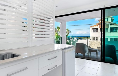 Palm Beach Villa | Palm Salt - Pet Friendly Beachside Villa in Palm Beach - Linen Provided - Min. 3 Night Stays!