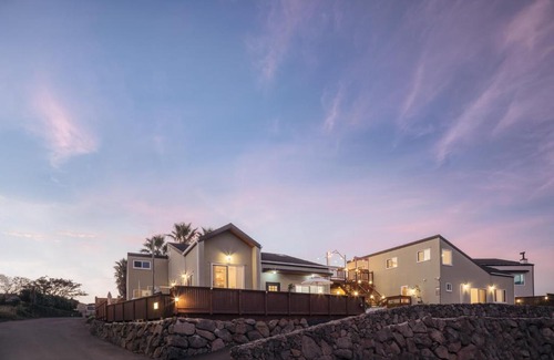 Aewol Casa | Palm Spa Pool Villa