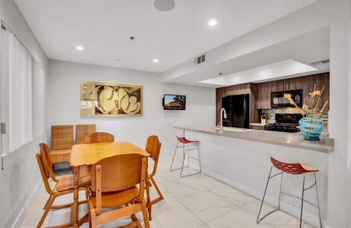 Racquet Club Estates Condominio | Palm Springs 2-bedroom, 2 Bath Ground Floor condo. Garage. Pool, Hot Tub, Tennis