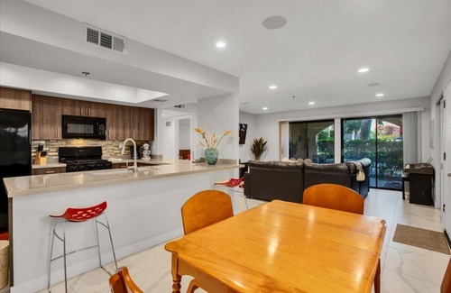 Racquet Club Estates Condominio | Palm Springs 2-bedroom, 2 Bath Ground Floor condo. Garage. Pool, Hot Tub, Tennis