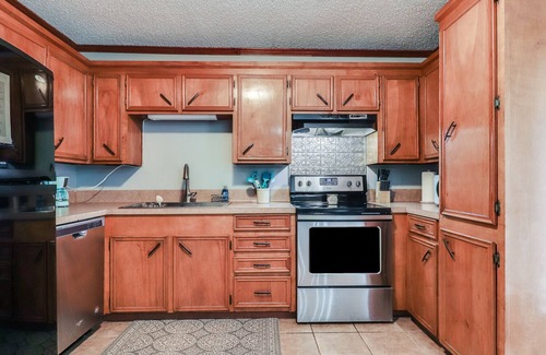 Lafayette Casa | PALM SPRINGS- 2Master Suites, Style & Location! “No chores” at checkout!