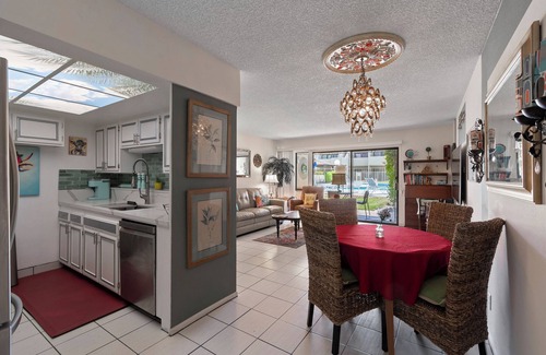 Twin Palms Condominio | Palm Springs Charming Ground Floor Condo by the pool