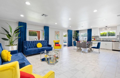 Racquet Club South Casa | Palm Springs Deluxe Rentals + Putting Green