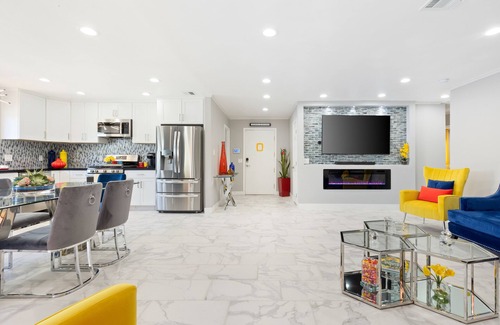 Racquet Club South Casa | Palm Springs Deluxe Rentals + Putting Green