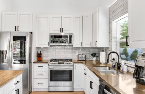 Racquet Club South Casa | Majestic Mountain View Home w/Hot Tub, Pool & Bar