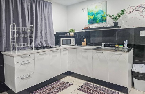 Apia Casa | Palm Studio+Extra Bdrm, Lelata | Free-Wifi, Aircon, Netflix