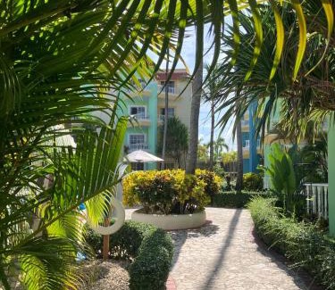 El Cortecito Apartamento | Palm Suites E-6-two-level apartment with a view of the pool