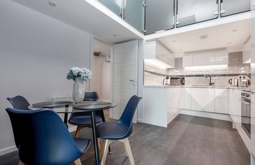 London Borough of Bromley Apartamento | Palm Tree House - The Royal Flush