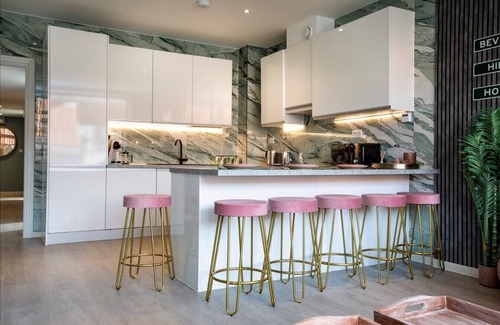 London Borough of Bromley Apartamento | Palm Tree House | Beverly Hills Hotel