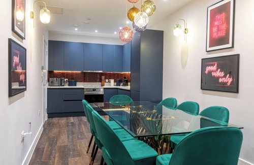 London Borough of Bromley Apartamento | Palm Tree House | Hollywood Glam