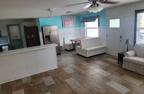 Terra Ceia Casa | Palm tree paradise home between St Petersburg and Sarasota. Near gulf beaches!