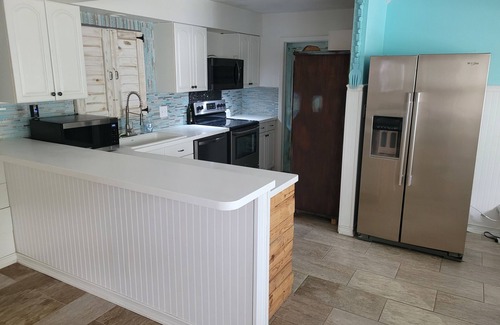 Terra Ceia Casa | Palm tree paradise home between St Petersburg and Sarasota. Near gulf beaches!