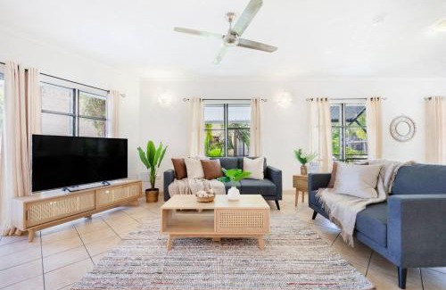 Rapid Creek Apartamento | Palm Tree Paradise near Nightcliff with Pool