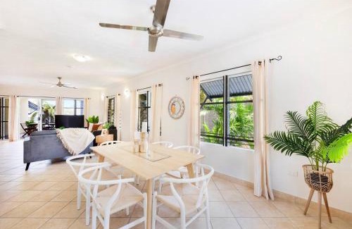 Rapid Creek Apartamento | Palm Tree Paradise near Nightcliff with Pool