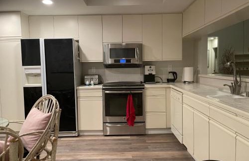 Palm Desert Casa | Palm Valley Country Club, Pickleball, Tennis, Gym, Clubhouse, Swimming Pools, Lux, Spac 2 Bdrms Den 2 Ba