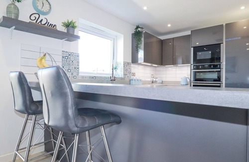 Holywell Casa | PALM VIEW, pet friendly, character holiday cottage in Holywell Bay