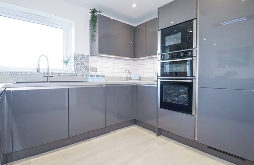 Holywell Casa | PALM VIEW, pet friendly, character holiday cottage in Holywell Bay