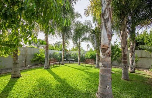 Southwest Anaheim Casa | Palm Villa Disneyland Pool 4 Bedroom 3 Bath HotTub