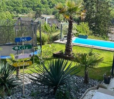Saarburg Apartamento | Palmen Oase Saarburg, Exklusives Retreat mit Pool, Palmen und traumhafter Aussicht