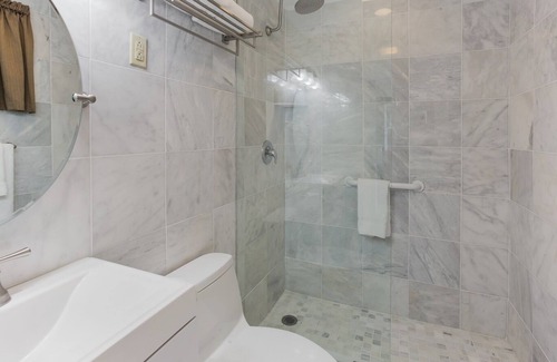 Manchester Center Complejo | Palmer House Resort - Deluxe Two Double Beds 4