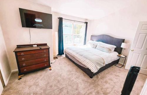 Palmer Lake Casa | Palmer Lake near AF Academy Pet Friendly King Bed 4 TVs