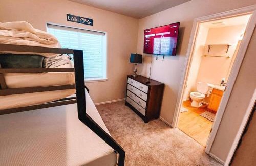 Palmer Lake Casa | Palmer Lake near AF Academy Pet Friendly King Bed 4 TVs