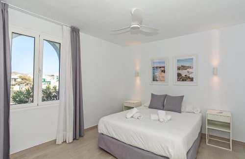Costa Teguise Apartamento | Palmeras Apt - Pool & Terrace - next to Beach