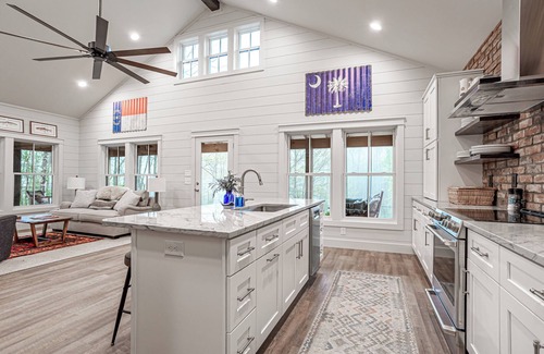 Saluda Casa | Palmetto Trailside Retreat