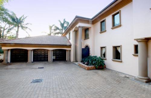 La Lucia Casa | Palms On Byrne
