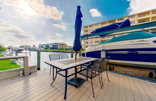 Caloosahatchee Casa | Palms on the Canal