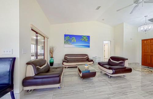 Caloosahatchee Casa | Palms on the Canal
