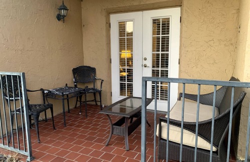 Dunedin Condominio | Palms Paradise w/ Patio-walk downtown or Ballpark!