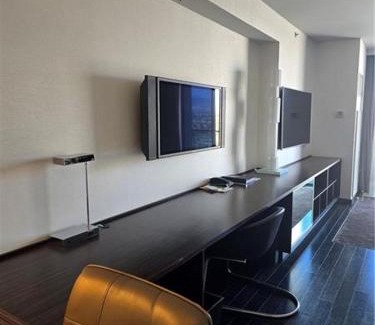 Las Vegas Apartamento | Palms Place Hotel Mountain View with Open Balcony
