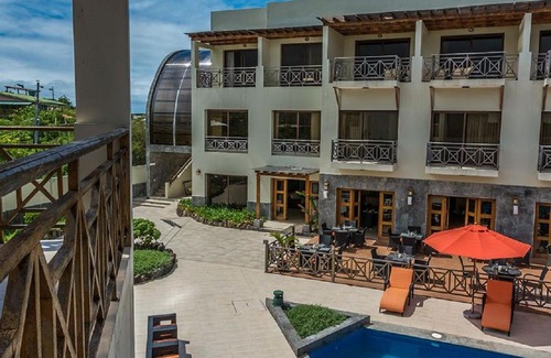 Bahía de la Academia Hotel | Palo Santo Galápagos Hotel