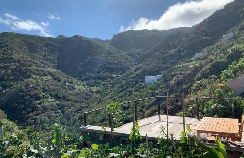 Santa Cruz de Tenerife Apartamento | Pambnb - Nature Retreat with Mountain Views & Fiber